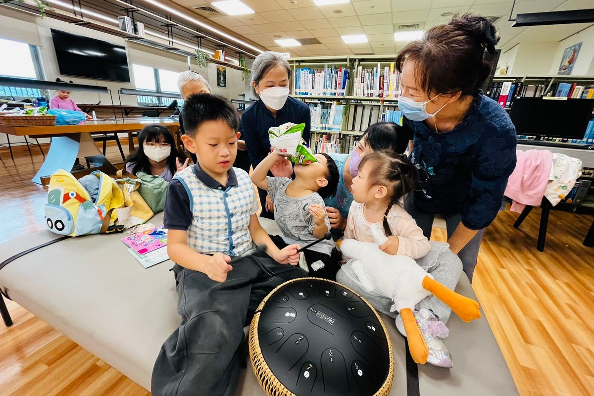 台中慈濟醫院推出創新員工福利，由慈濟志工組成教育團隊，於颱風天為醫護同仁提供臨時托育服務，打造安心的避風港。