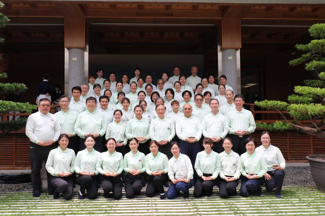 精舍朝山經行 台中慈院60同仁齊迎慈濟一甲子