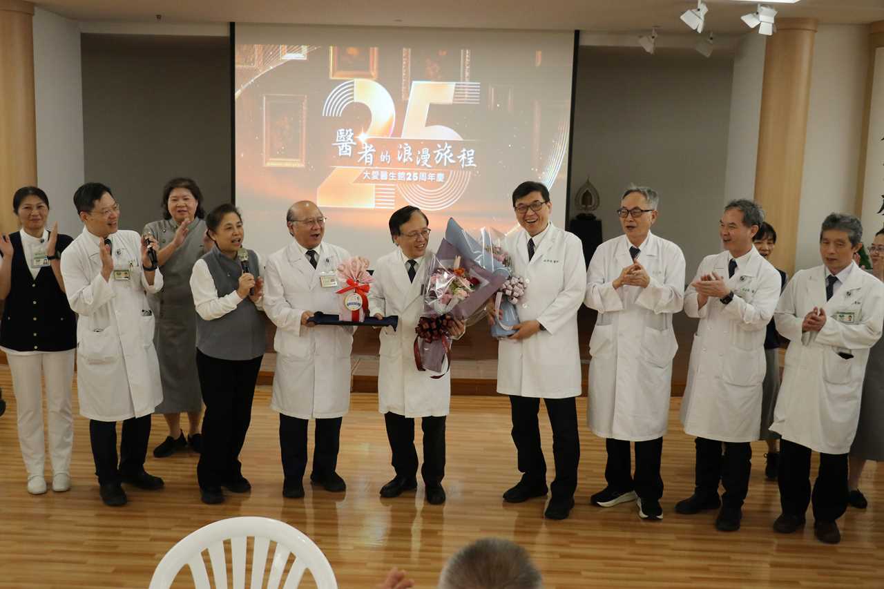 醫者浪漫旅程 簡院長主持大愛醫生館廿五周年慶