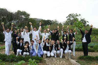 忘記跨年狂歡 慈院團隊接力關懷街頭寒士