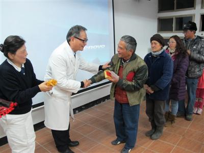 「高山上的歲末祝福」 臺中慈院與志工梨山送愛