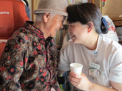 護理住民真情互動譜美善
