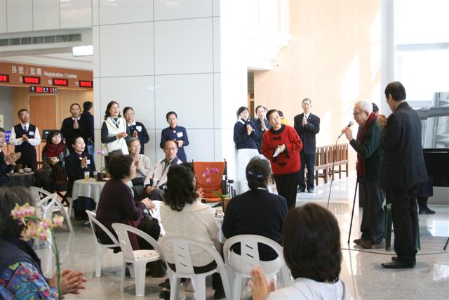 用生命創作音樂：莊奴、王建勛參訪台中慈院