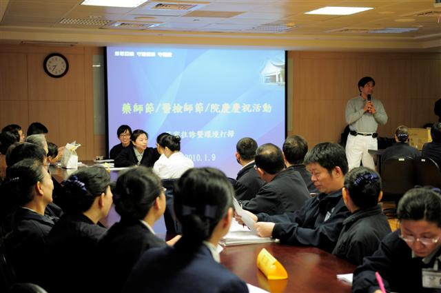 慶祝藥師、檢驗師雙節  歡喜為感恩戶打掃、往診