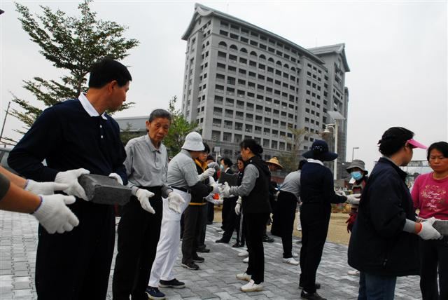 停車場一波數折，總務工務聯手照顧同仁