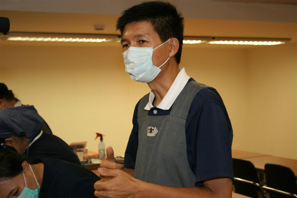 社區成果展到慈院  同仁享用愛心飯糰