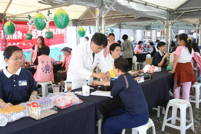 台中慈院帶健康到社區  服務周到讓民眾好開心