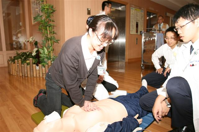 實用「心肺復甦術」研習，台中慈院努力百分百