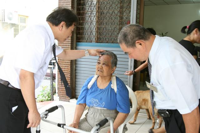 歡喜當醫生的老師，蔡明煌身苦心不苦