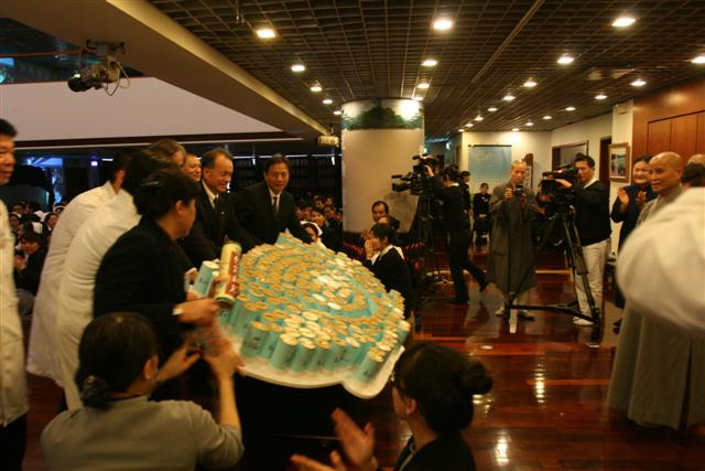 溫馨座談 同仁用心演出 合和互協供養上人