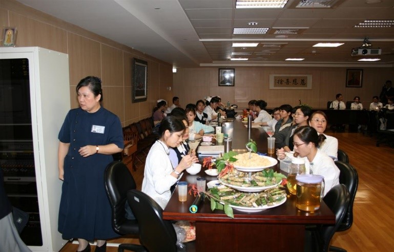 謝佳勳師姊在國際禮儀展露個人的態度可以決定一切