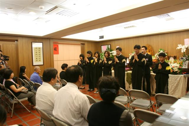 低調極簡告別式，外科部吳政元主任父親節哀送父親