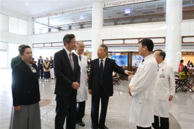 Ｘ卡實務操作展現運用功能 張善政副院長肯定臺灣光榮