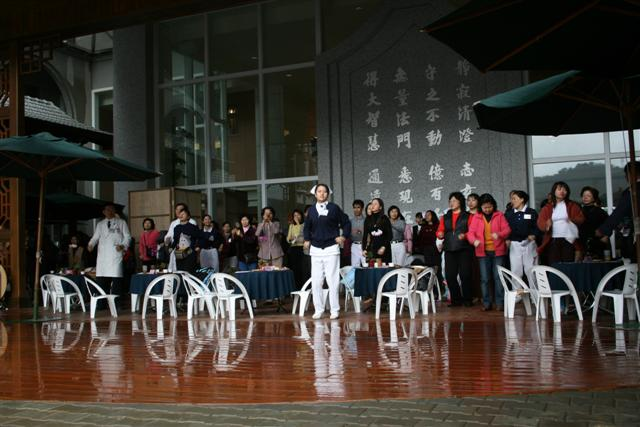 雨天義診 民眾不減熱情