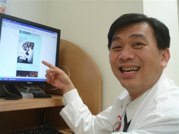 「戒菸部落格」網路線上諮詢，黃軒樂為小醫王志工