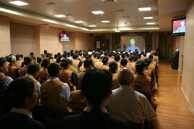 殊勝日同仁化祝福為創意，禮拜藥師經全球連線