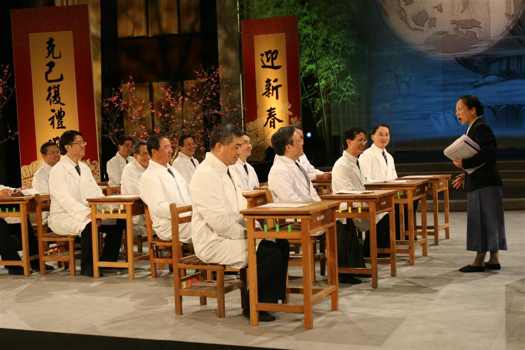 台中慈院同仁錄春節節目 人間有愛手語動人