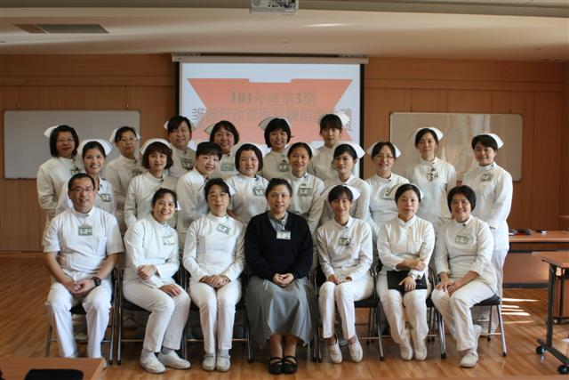 101年度護理行政主管培訓結訓 十人獲頒結業證書