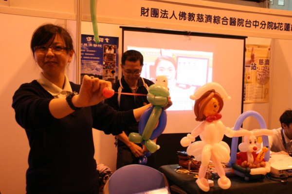 團隊出擊徵護師，志工相挺校園徵才成亮點
