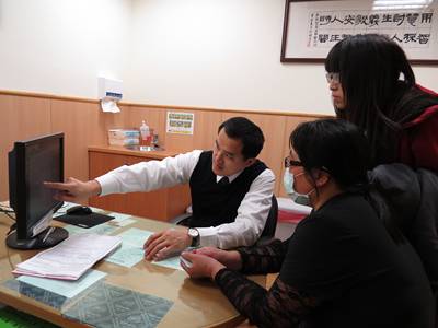 感恩戶澎湖跨海看診 蔣岳夆醫師仔細診斷解憂慮