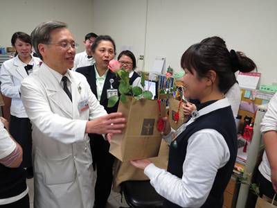 營養師節院長提前感恩 醫護親做湯圓謝志工