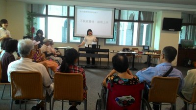 運用音樂與長輩互動 「樂智同學會」輕鬆唱唱歌