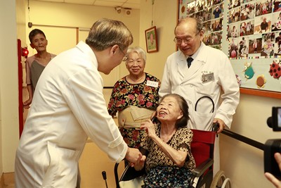 慈院、人醫會攜手義診健檢 守護仁愛之家長輩