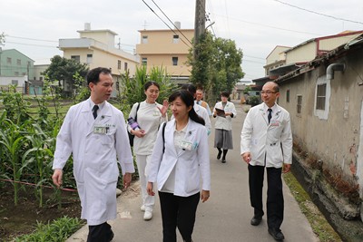 復健醫療團隊往訪中風個案 延續愛與關懷