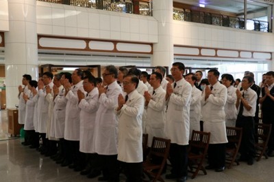 水大不調全球現災情 臺中慈院祈福聚心念