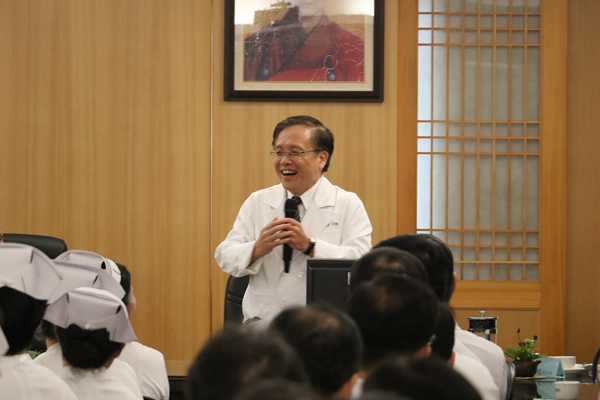 幕後生活連結醫療專業 座談展現家庭溫馨