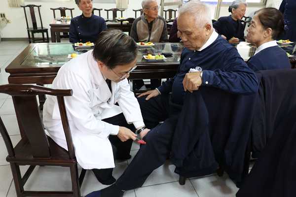 法親關懷顧健康 發揮良能為眾生
