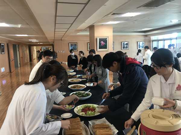 教學部師生用心籌畫　慈懿家族歲末共聚樂融融
