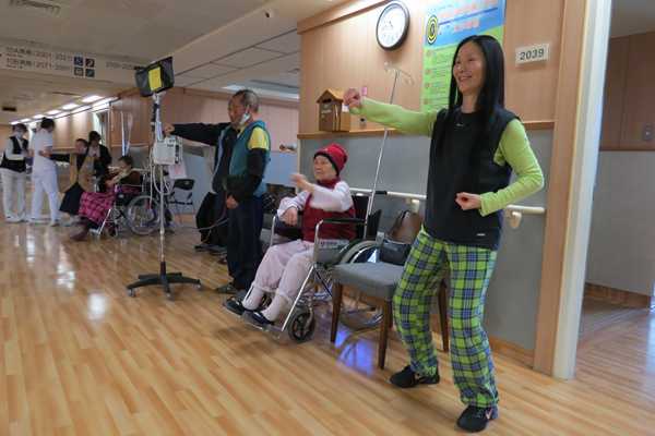 八段錦養生功法進病房 嘉惠中風病人打通氣血