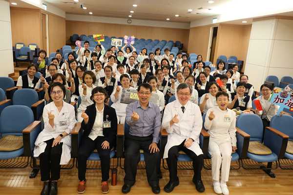護理總動員品管圈創新高 醫師相挺手攜手提昇品質