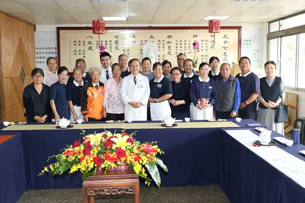 關懷后里法親 院長守護師兄姊身心