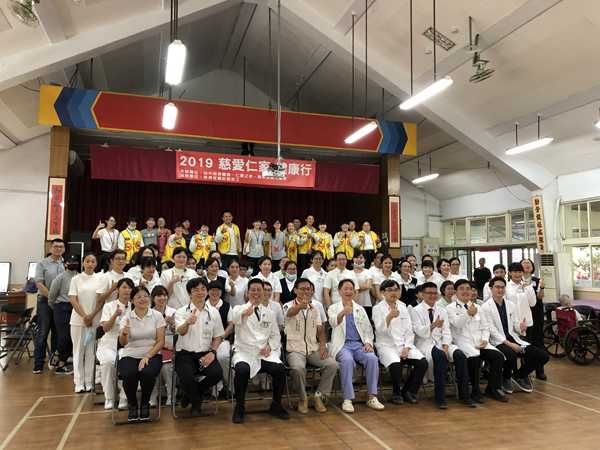 仁愛之家第三年健康篩檢 84人「佛祖牌」團隊圓滿任務