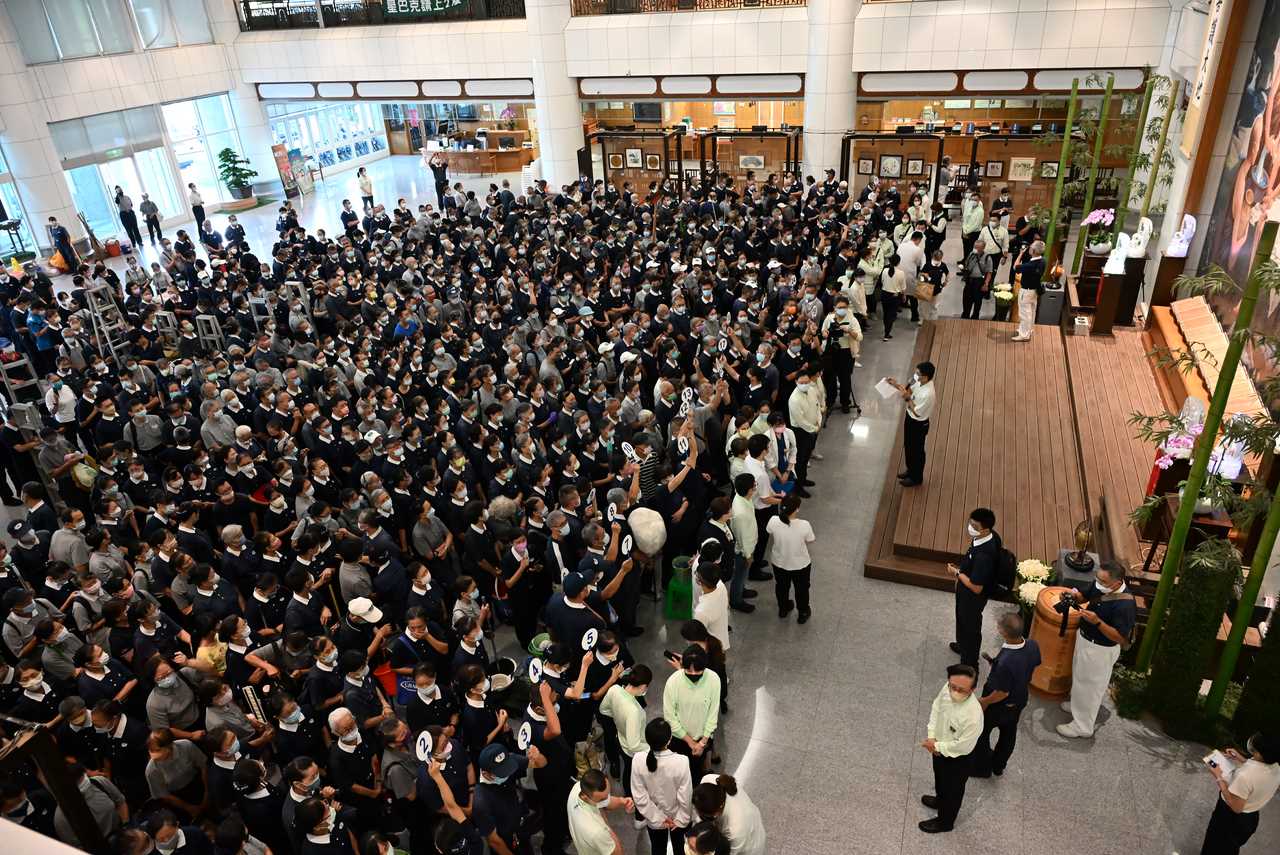 千餘志工打掃台中慈院 發心立願助評鑑