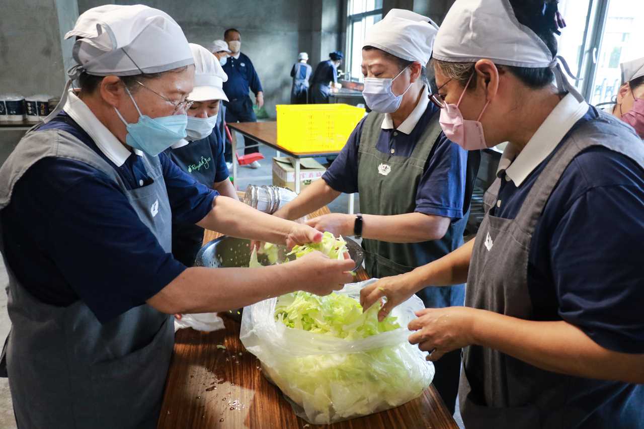 評鑑衝刺 台中慈濟醫院志工簡單麵再現盛況