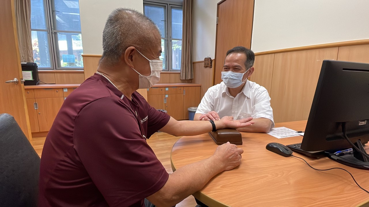 長途就醫 台中慈濟中西合療讓中風老父走回家