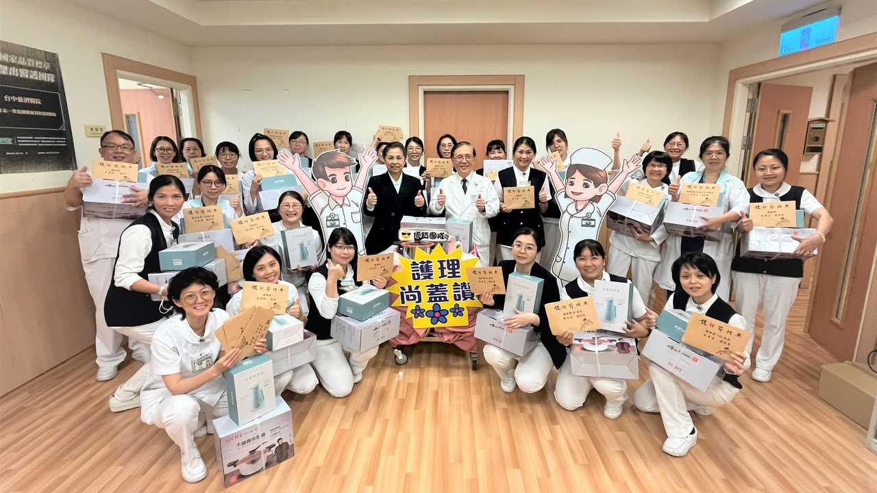 護師節送禮 簡院長帶領醫師寫信感恩護理同仁