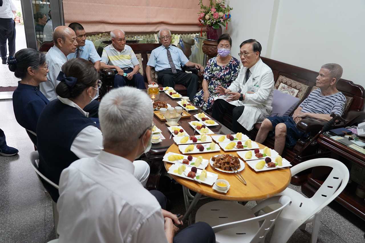 法親情深醫者仁心 簡院長彰化法親關懷