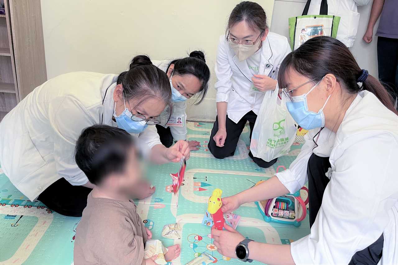 關懷遲緩兒居家生活 台中慈院早療團隊往診衛教