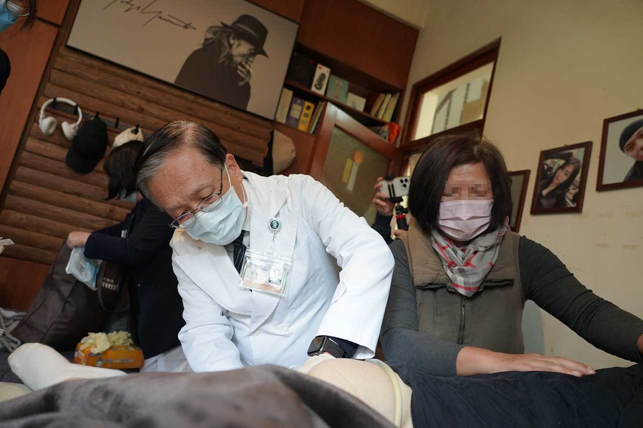 山路蜿蜒愛不遠 簡院長往診南投魚池褥瘡病人