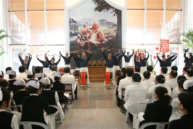 image 2_1f685.png