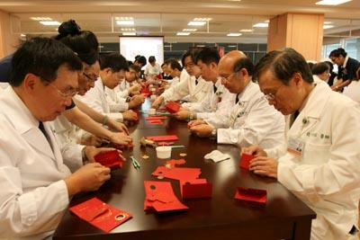 守護靈魂之窗 蔡顯揚副院長榮獲醫療貢獻獎