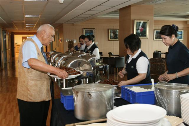 醫師聯誼餐會邀請專科護理師 溫馨共聚