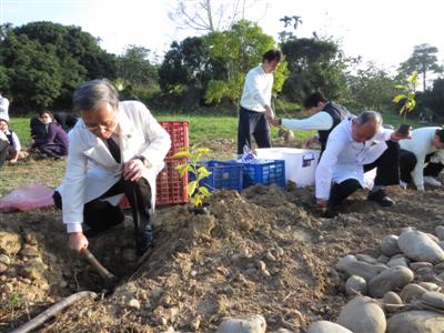 心田種下善種子 同仁許下「愛的醫療」新年好願