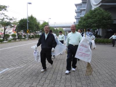 八年傳統 藥師、檢驗師過節 親近大地膚慰長輩