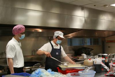 營養組與志工成就護師節「口福」祝福