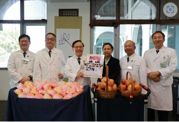 一周兩場驚喜 簡院長歡慶生日